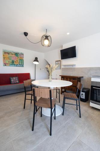 La casita de Clio by Concept Flats in Jerica