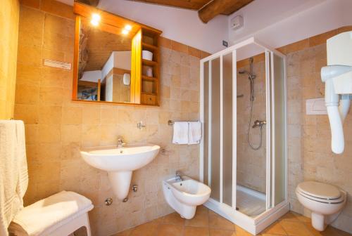 Bathroom, Hotel Ristorante Centrale in Rovere Veronese