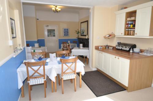 Westbury Lodge - image 8