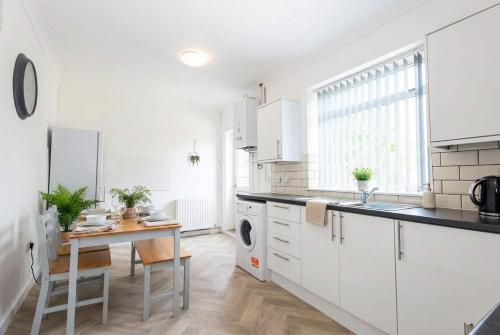 Convenient 3 Bedroom House w Garden in St Helens in St Helens
