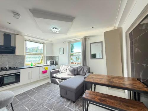 One bedroom flat bell street