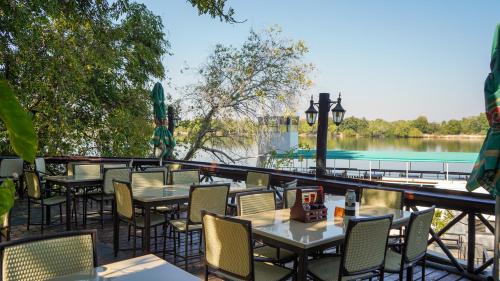 Restoran, Victoria Falls Waterfront in Livingstone