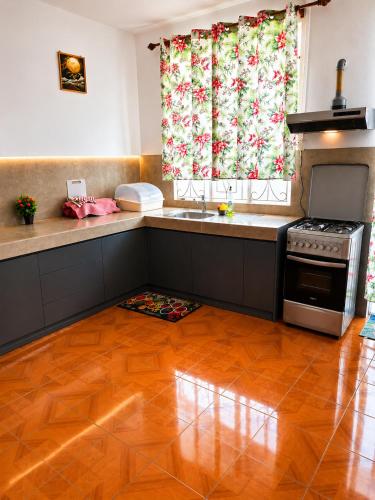Yuti Homestay - Stunning 3BR Apartment with Pool - Sleeps 6 - Prime Location in Quatre Bornes