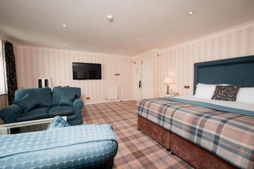 1 queen bed, 1 sofa bed