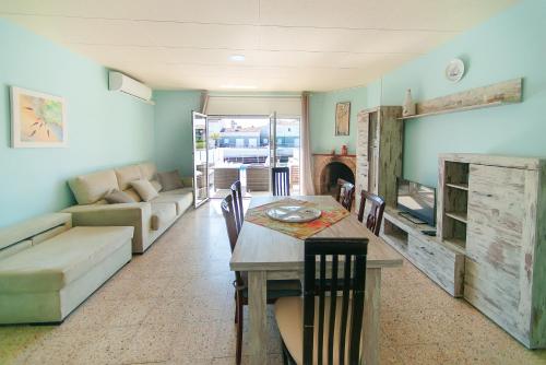 WELCS CASA 441 EMP con piscina y vista al canal - image 3