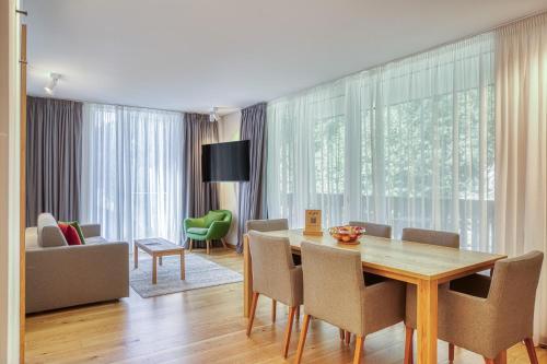 2 bedrooms, 3 beds