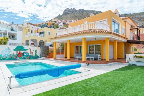 Villa with private pool and magnificent views 1