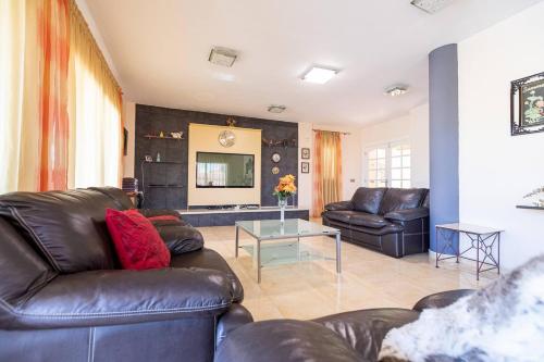 Villa with private pool and magnificent views 4