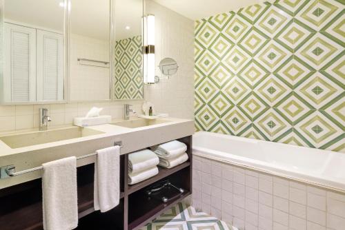 room detail thumbnail 2