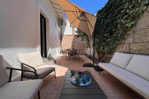 Renovated house in Arcachon center with patio