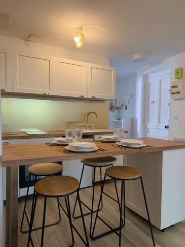 Cozy apartment - Tram right outside - Lyon 10 min in Bron