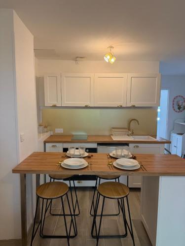 Cozy apartment - Tram right outside - Lyon 10 min in Bron