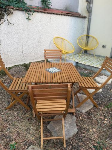 Cozy apartment - Tram right outside - Lyon 10 min in Bron