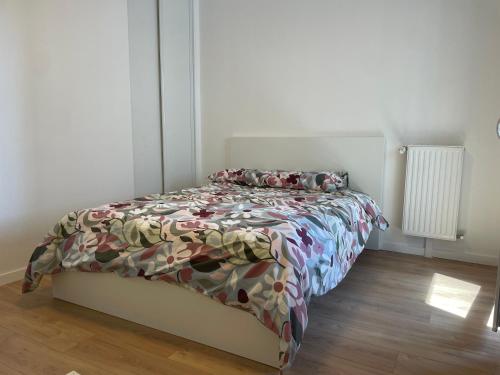 Chambre tout confort a deux pas du metro in Bagnolet