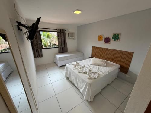 1 double bed, 1 twin bed