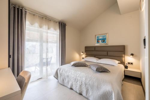 VS Rooms & Deluxe room 1