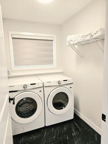 SwitHome Glen Near Yeg Airport 5 beds 25 baths - image 2