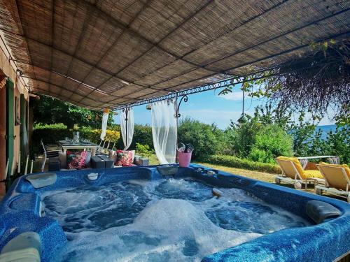 Villa exceptionnelle vue panoramique piscine et jacuzzi à 30 minutes de Carros, tranquillité absolue