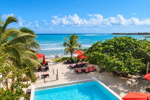 Soulful 3 Bedroom Home Steps from the Beach in Акумал
