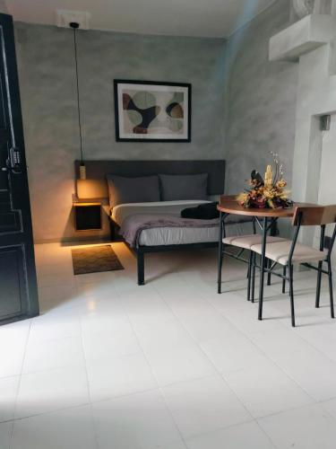 Casa Labardini #3 Private Patio Suite with Kitchen & Bath