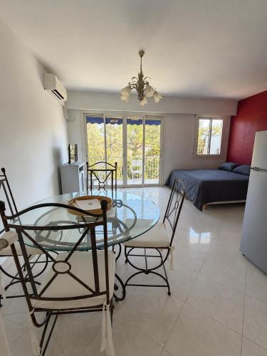 Studio avec terrasse à Beaulieu-sur-Mer, à 5 min de la plage