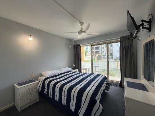 Unit 5 'dulkara' Kings Beach - image 4