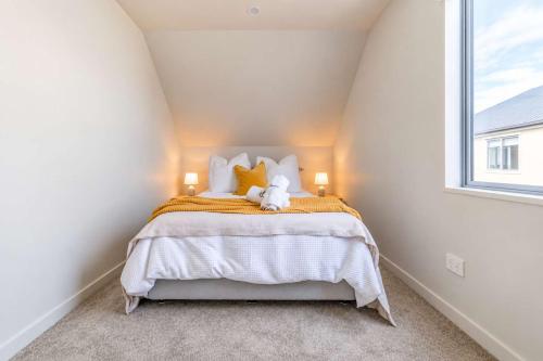 Modern 3BR Richmond Retreat with Garage Parking - image 2