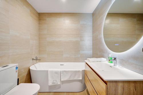 Stylish Hobsonville & Walk to the Beach in 賀生維爾