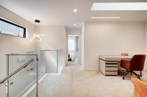 Stylish Hobsonville & Walk to the Beach in 賀生維爾