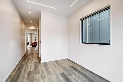 Stylish Hobsonville & Walk to the Beach in 賀生維爾
