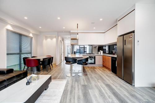 Stylish Hobsonville & Walk to the Beach in 賀生維爾