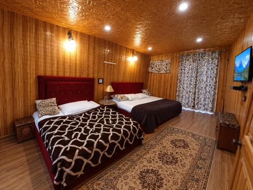 T luxury Heritage houseboat - Srinagar
