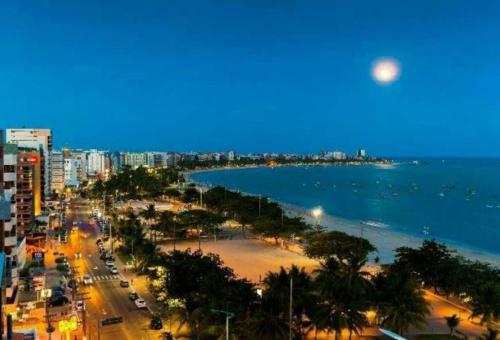 BEIRA MAR PAJUCARA COM VARANDA E VISTA apto 603