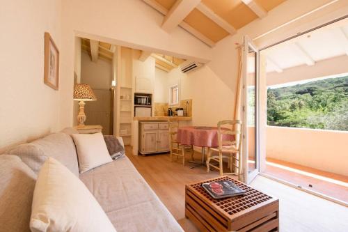 Peaceful haven with terrace and parking