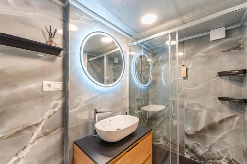 VT Montemar 3BR Duplex with Views - image 2