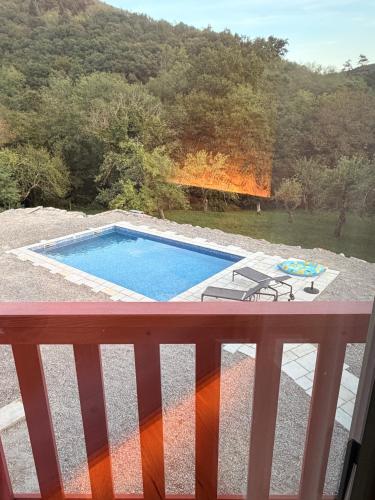 Posestvo Pri zabi in Stanjel