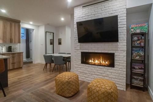 883 suite 102 Bromont Vieux Village 2cac , foyer in Bromont (QC)