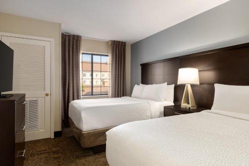 2 bedrooms, 4 beds