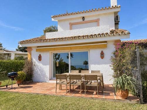 Villa Suiza - Sea Views & Pool in Calahonda