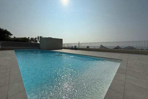 Modern studio - terrace - pool