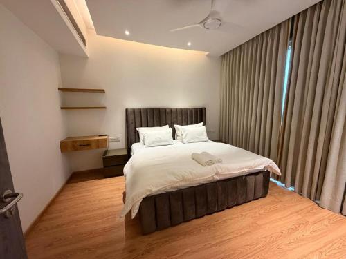 12A02 Magestic Royal 2BHK at MyDen 3 Private Balconies Beautiful City Views Bright Airy & Sunlit 2 Ensuite Bedrooms Premium Furnishings Infinity Terrace Pool Urbana Market Cafés & Dining Just Downstairs - image 3
