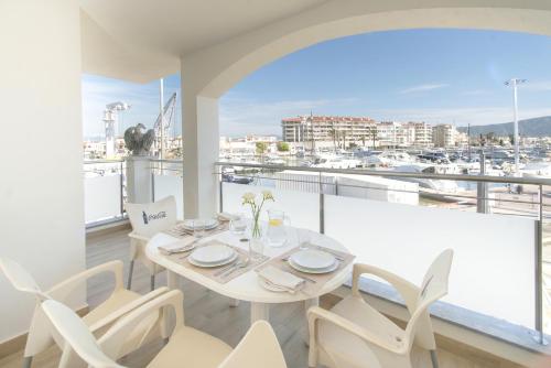WELCS APARTAMENTO 453 EMP con terraza y vista al c