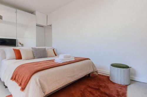 Golden Hugo Premium Studio Golden Square