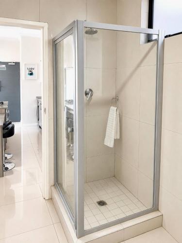Luxury 1BR Suite at 92 on New - image 5