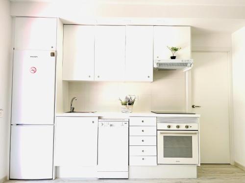 WELCS APARTAMENTO 455 PDA con piscina y vistas - image 4