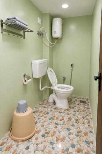 Spacious 2BHK Luxury Residence with Kitchen & Parking in Tirupati - image 5