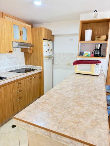 Apartamento en Res Arcoiris, Tucacas, Frente al Mar, Balcon, Piscina y Playa Privada in 보카 데 아로아