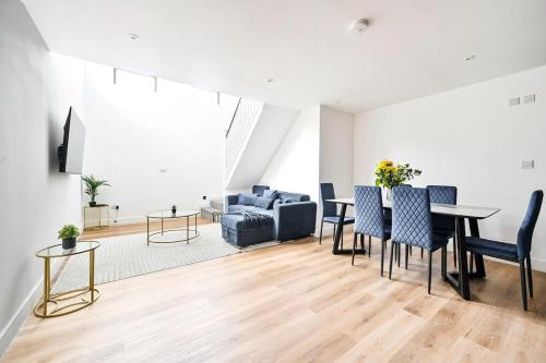 Spacious Fulham Duplex, Two floors, 3 Bedrooms, 1 Full Bathroom and 1 Half Bathroom