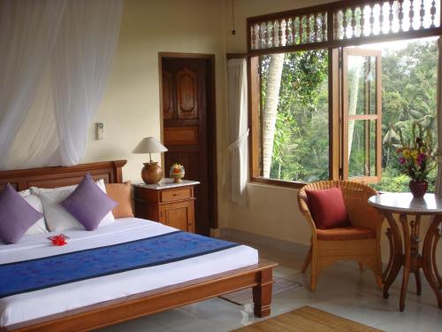 Alam Indah Stop at Alam Indah to discover the wonders of Bali. The property offers guests a range of services and amenities designed to provide comfort and convenience. Service-minded staff will welcome and guid
