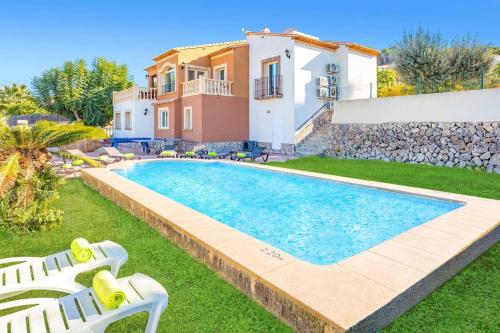 Villa Nogal by Villa Plus